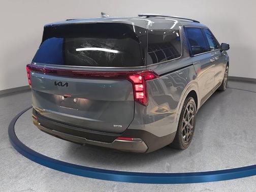 Iceberg Green 2027 Kia Carnival SX