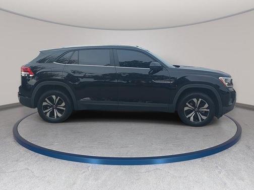 Deep Black Pearl Effect 2024 Volkswagen Atlas Cross Sport 2.0T SE