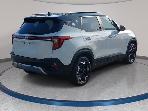 Clear White / Black Roof 2025 Kia Seltos S