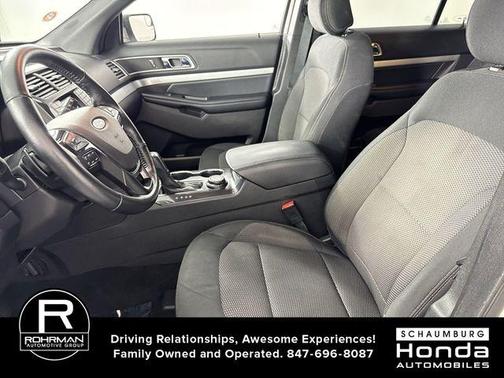 White Platinum Clearcoat Metallic 2017 Ford Explorer XLT