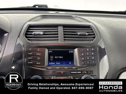 White Platinum Clearcoat Metallic 2017 Ford Explorer XLT