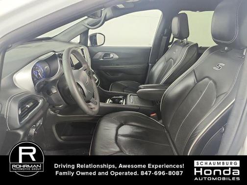 Bright White Clearcoat 2025 Chrysler Pacifica Limited