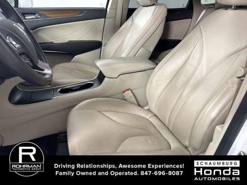 White Platinum Clearcoat Metallic 2018 Lincoln MKC Select