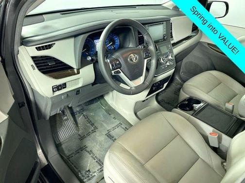 2018 Toyota Sienna XLE