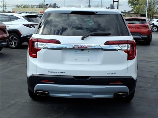 Summit White 2023 GMC Acadia SLE