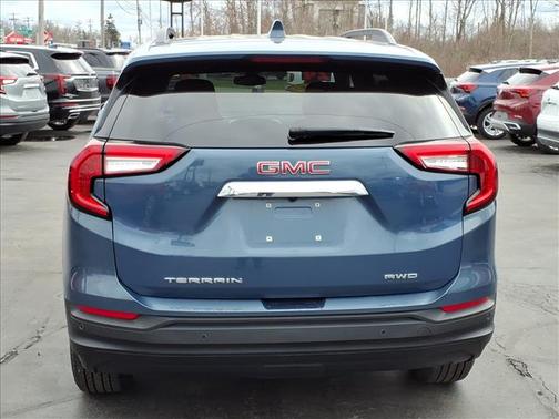 Metallic 2024 GMC Terrain SLE