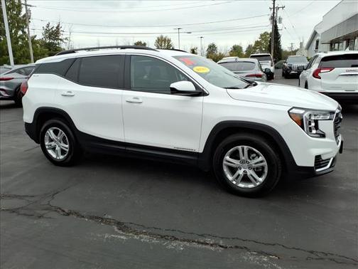 Summit White 2024 GMC Terrain SLE