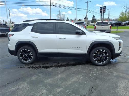 Iridescent Pearl Tricoat 2025 Chevrolet Equinox RS