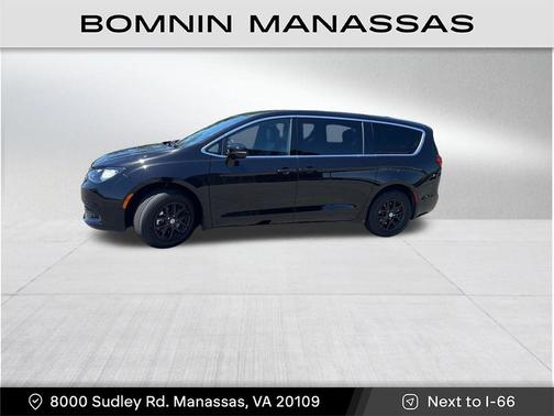 Diamond Black Crystal Pearlcoat 2026 Chrysler Voyager LX