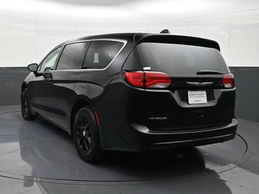 Diamond Black Crystal Pearlcoat 2026 Chrysler Voyager LX