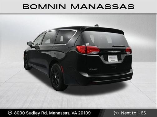 Diamond Black Crystal Pearlcoat 2026 Chrysler Voyager LX
