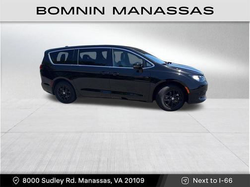 Diamond Black Crystal Pearlcoat 2026 Chrysler Voyager LX