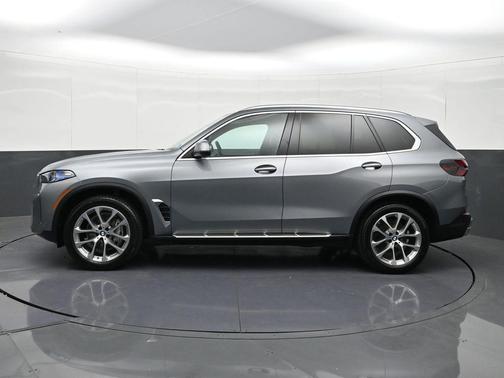 Gray Metallic 2024 BMW X5 sDrive40i