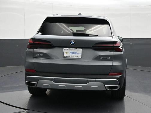 Gray Metallic 2024 BMW X5 sDrive40i