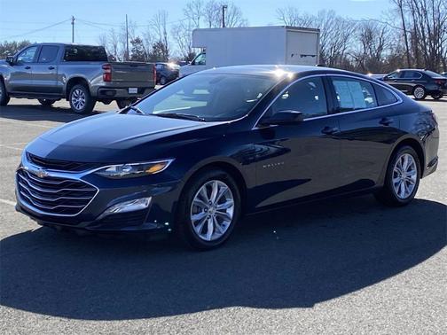 Photo 3 of 25 of 2020 Chevrolet Malibu LT