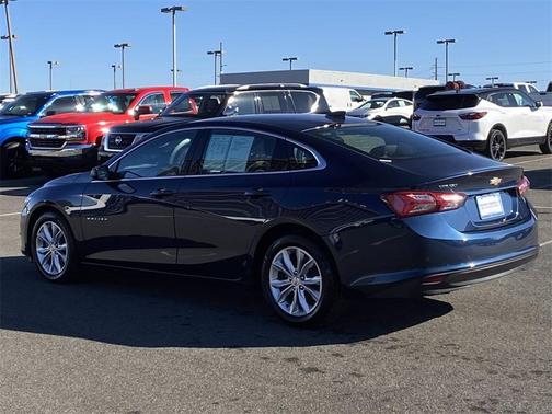 Photo 4 of 25 of 2020 Chevrolet Malibu LT