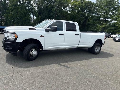 Bright White Clearcoat 2024 RAM 3500 Tradesman Crew Cab 4x4 8' Box