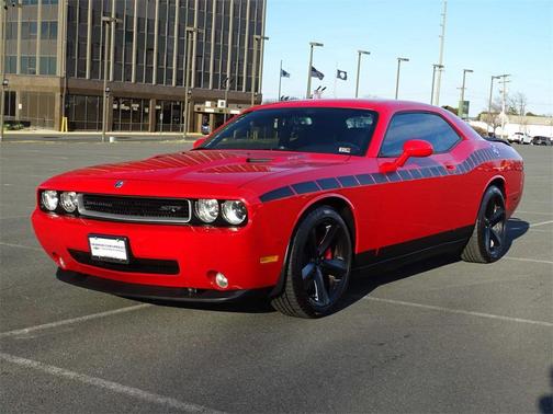 Photo 3 of 30 of 2010 Dodge Challenger SRT8