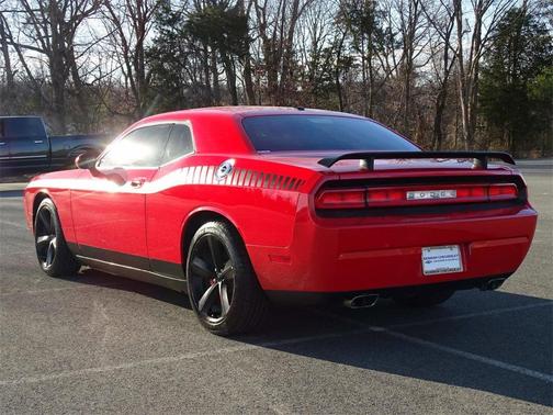 Photo 4 of 30 of 2010 Dodge Challenger SRT8