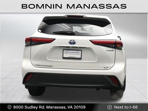 Blizzard Pearl 2021 Toyota Highlander Hybrid XLE