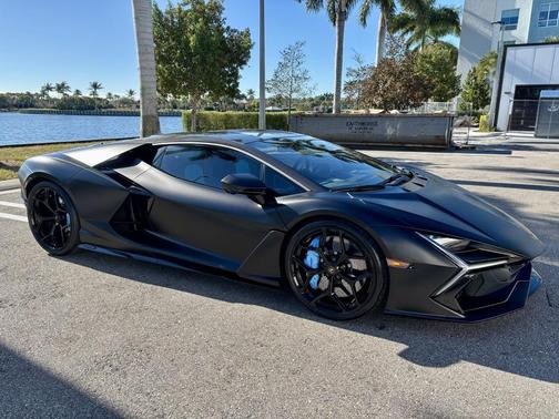 2025 Lamborghini Revuelto Base