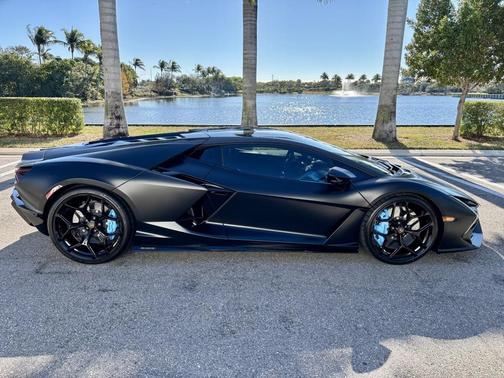 2025 Lamborghini Revuelto Base