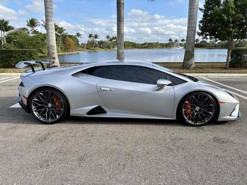 2020 Lamborghini Huracan EVO Base