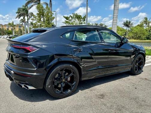 2021 Lamborghini Urus Graphite Capsule