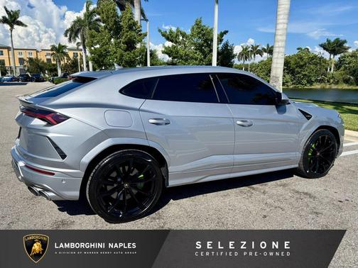 2022 Lamborghini Urus Base
