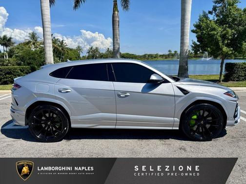 2022 Lamborghini Urus Base
