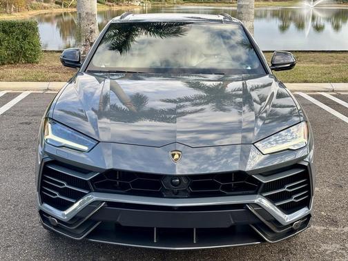 2022 Lamborghini Urus Graphite Capsule