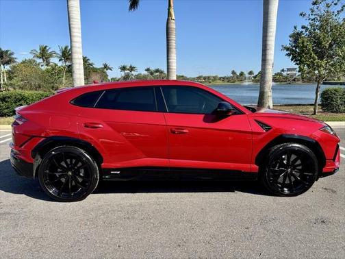 2023 Lamborghini Urus S