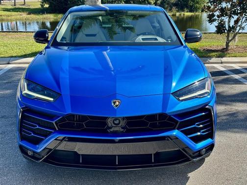 2021 Lamborghini Urus Base