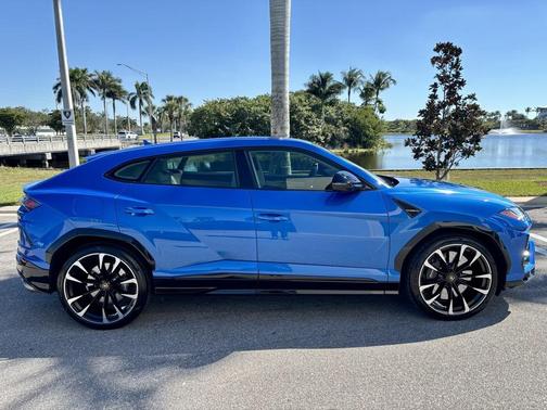 2021 Lamborghini Urus Base