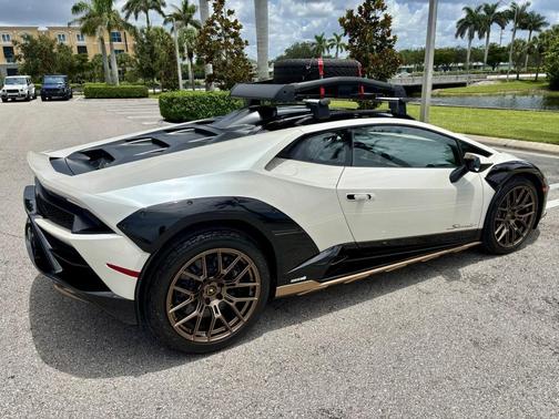 2024 Lamborghini Huracan Sterrato Base