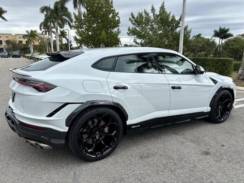 2024 Lamborghini Urus Performante
