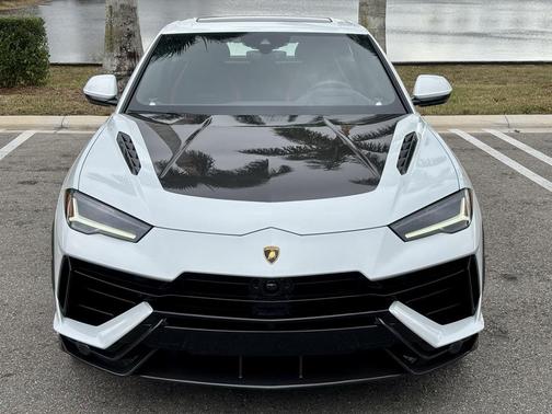 2024 Lamborghini Urus Performante