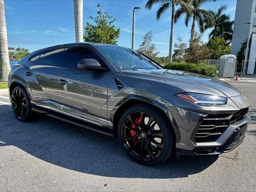 2022 Lamborghini Urus Graphite Capsule