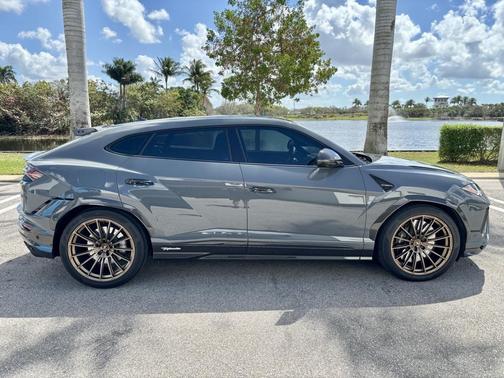 2024 Lamborghini Urus Performante