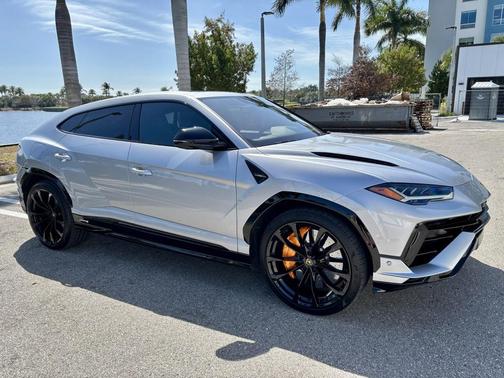 2023 Lamborghini Urus S