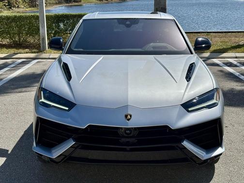 2023 Lamborghini Urus S