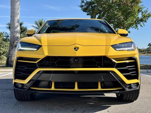 2022 Lamborghini Urus Graphite Capsule