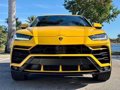 2022 Lamborghini Urus Graphite Capsule