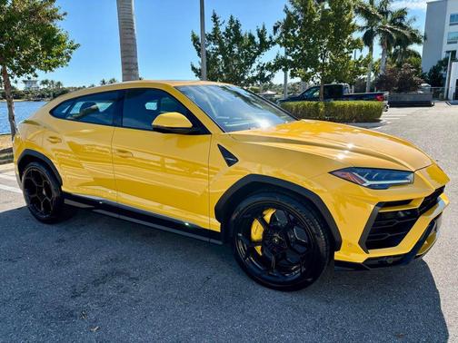 2022 Lamborghini Urus Graphite Capsule