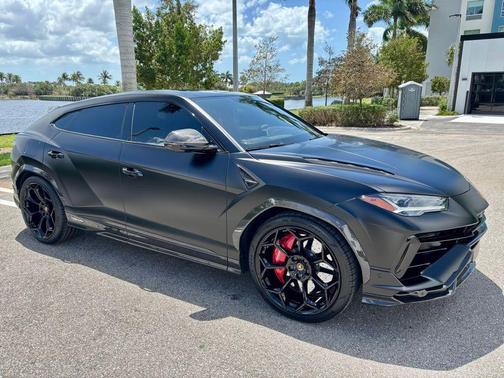 Black 2024 Lamborghini Urus Performante