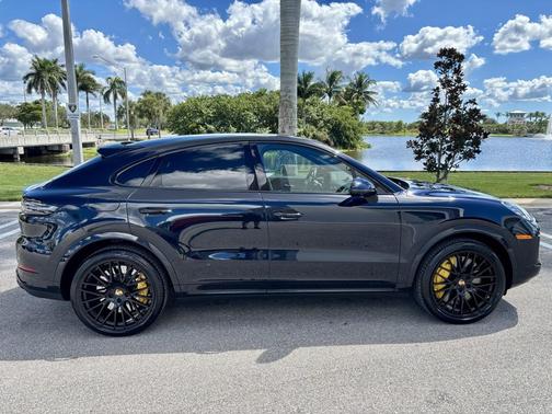 2022 Porsche Cayenne Turbo S