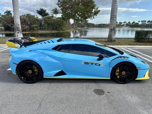 2023 Lamborghini Huracan STO Coupe