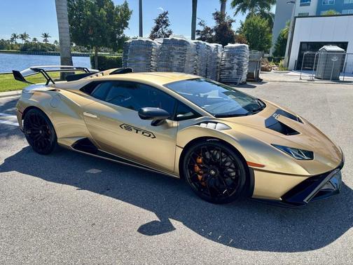2022 Lamborghini Huracan STO Coupe