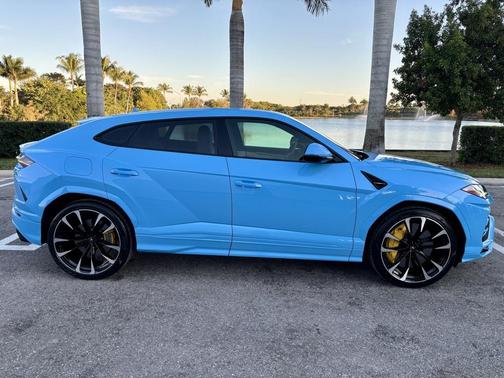 2021 Lamborghini Urus Base