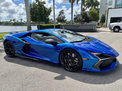 2025 Lamborghini Revuelto Base